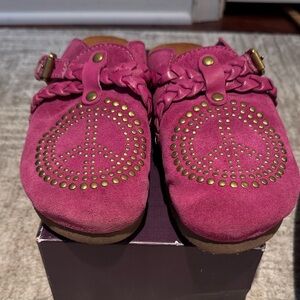 Lucky Brand Fuchsia Suede Peace Mules
